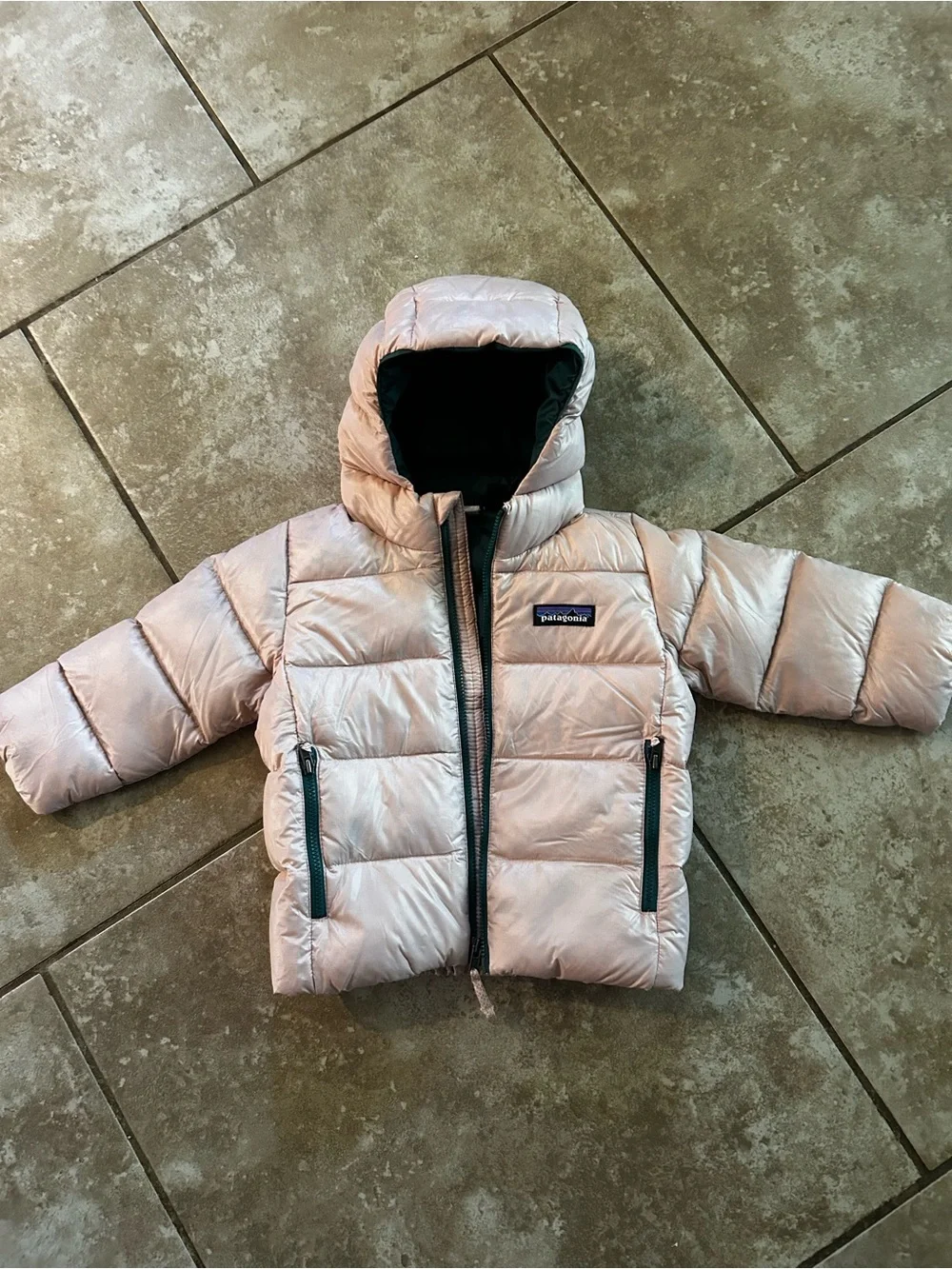 Patagonia hi-loft Pink Hooded Puffer Jacket with Dark Green Lining never worn!🩷